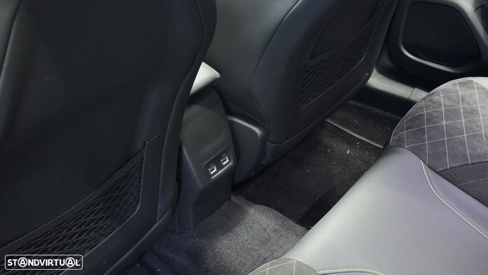 Peugeot e-2008 GT+ - 32