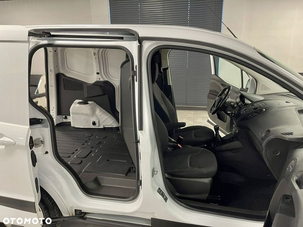 Ford Transit Courier - 28