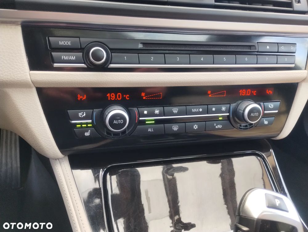 BMW Seria 5 528i xDrive Sport-Aut - 35