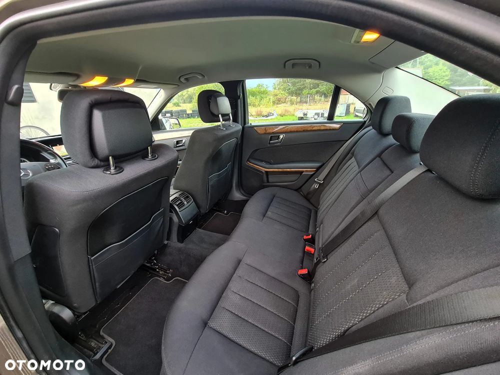 Mercedes-Benz Klasa E 200 CGI BlueEFFICIENCY 7G-TRONIC Elegance - 9