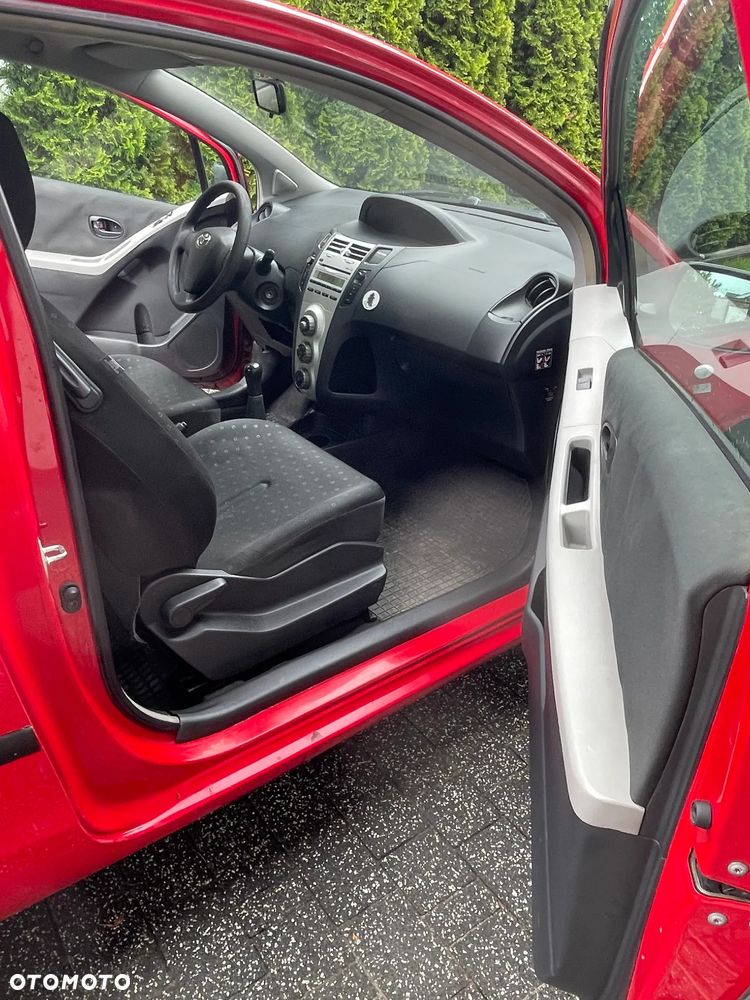 Toyota Yaris - 12