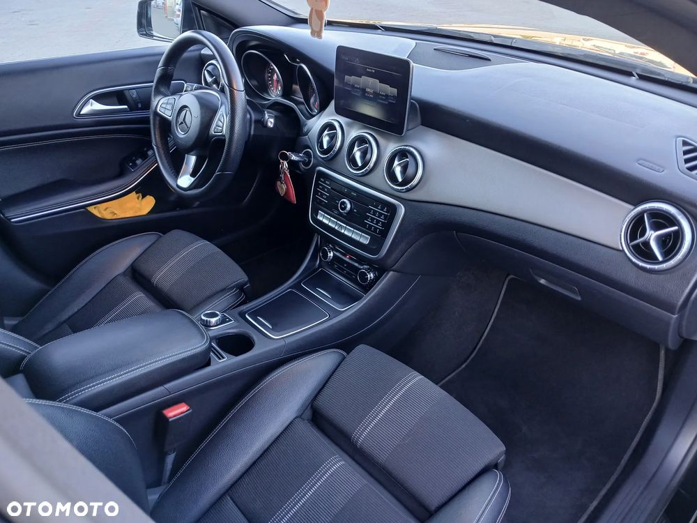Mercedes-Benz CLA 200 7G-DCT AMG Line - 9