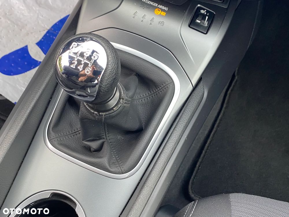 Toyota Avensis 2.0 D-4D Prestige - 26