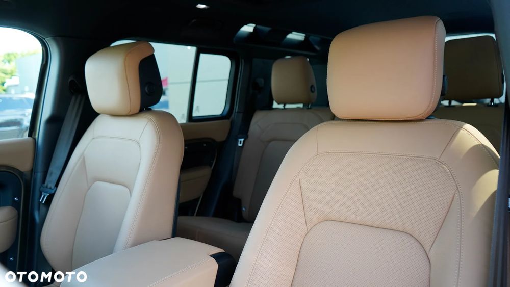 Land Rover Defender 3.0 D250 mHEV X-Dynamic HSE - 28
