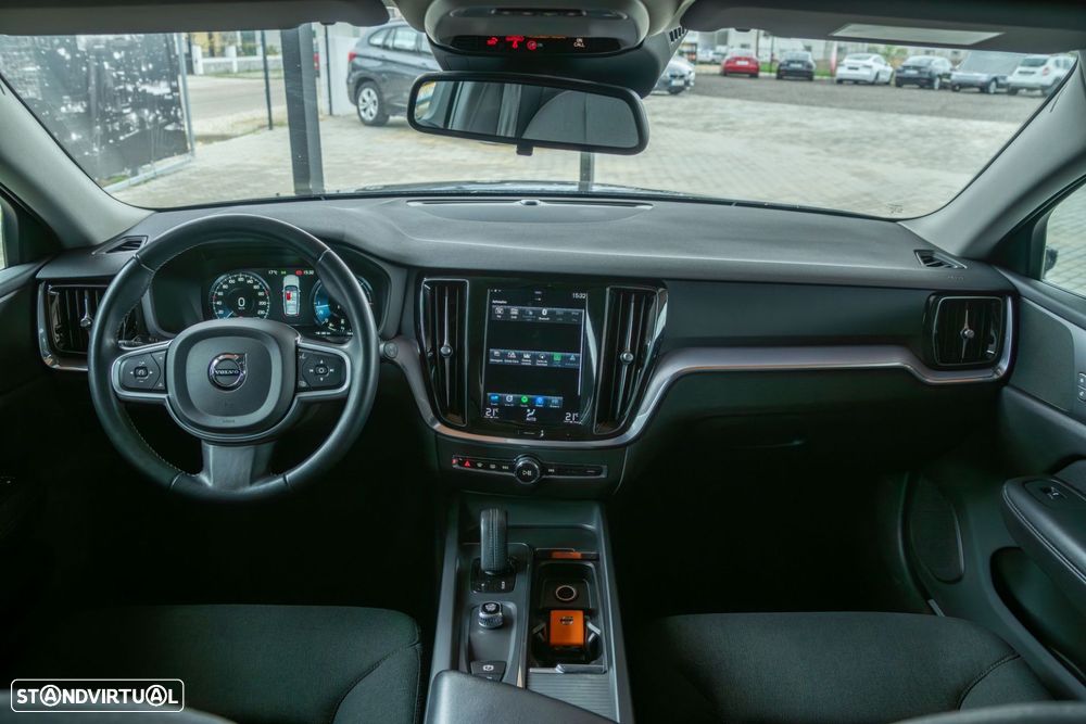 Volvo V60 2.0 B4 Essential Auto - 7
