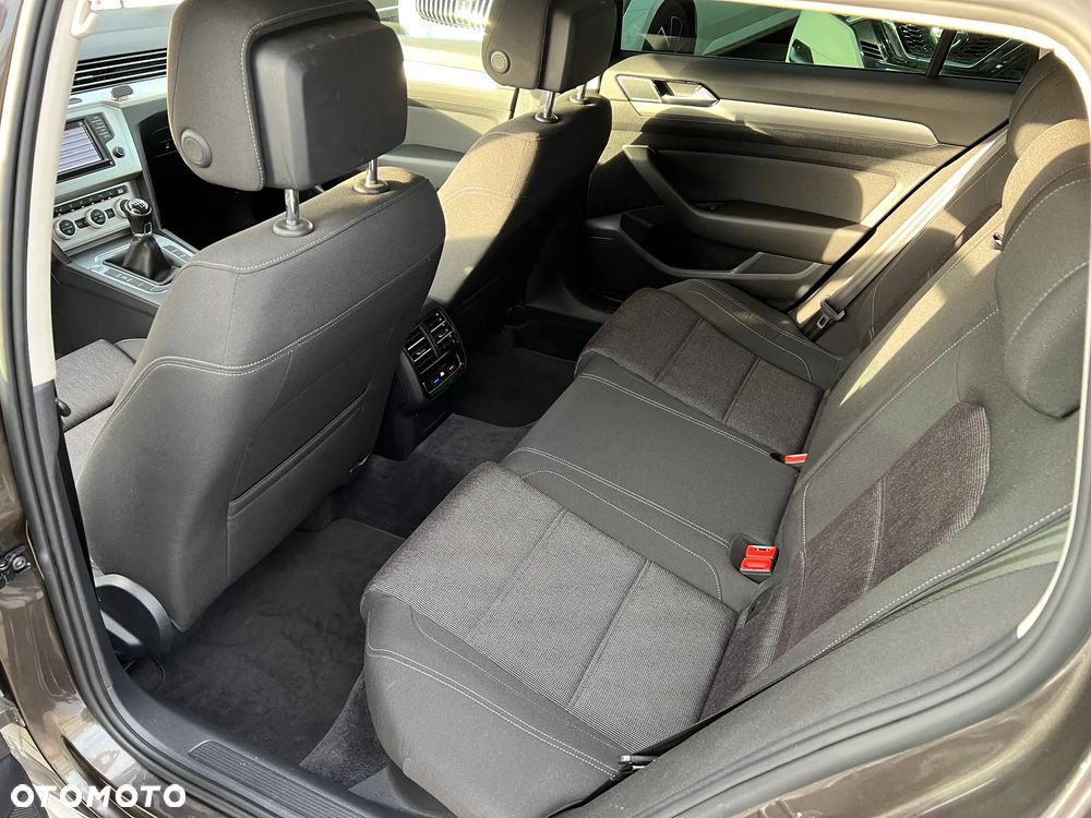 Volkswagen Passat - 20