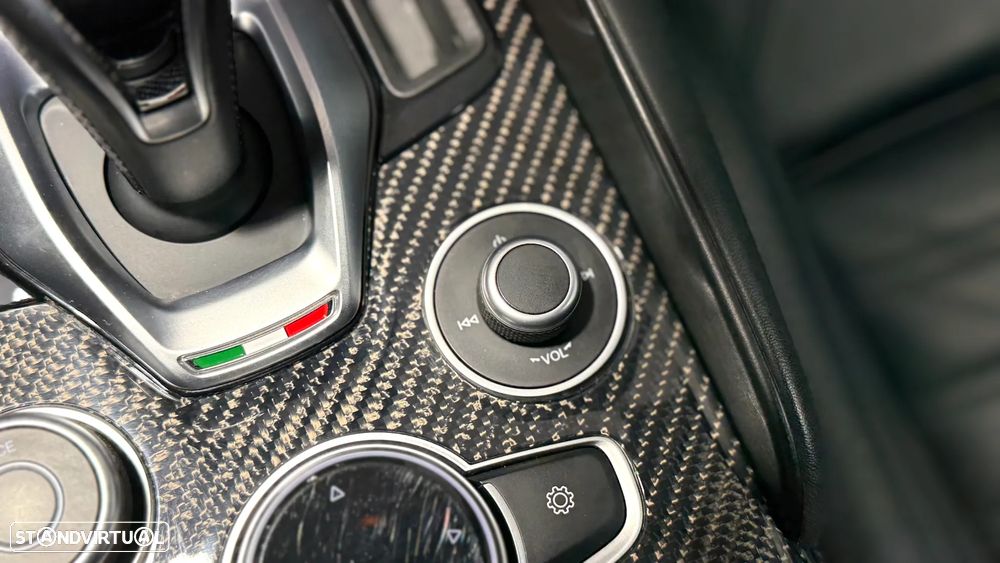Alfa Romeo Giulia 2.9 V6 Bi-Turbo AT8 Quadrifoglio - 33