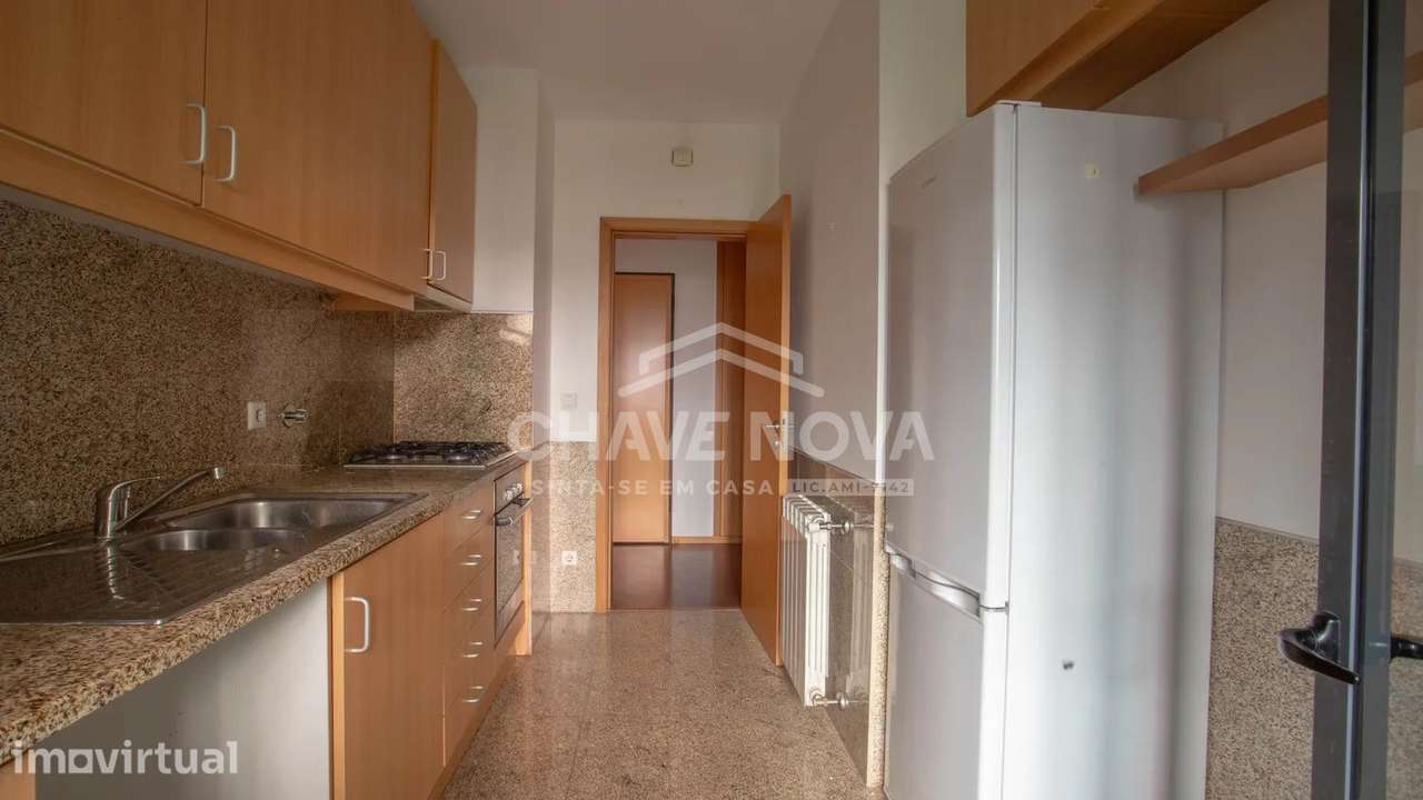 T2 c/ Lugar de Garagem e Arrumo em Oliveira do Douro - Grande imagem: 4/23