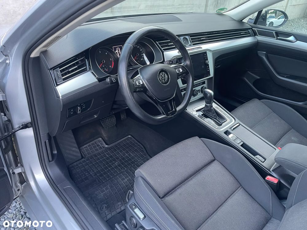 Volkswagen Passat 2.0 TDI SCR DSG Comfortline - 23