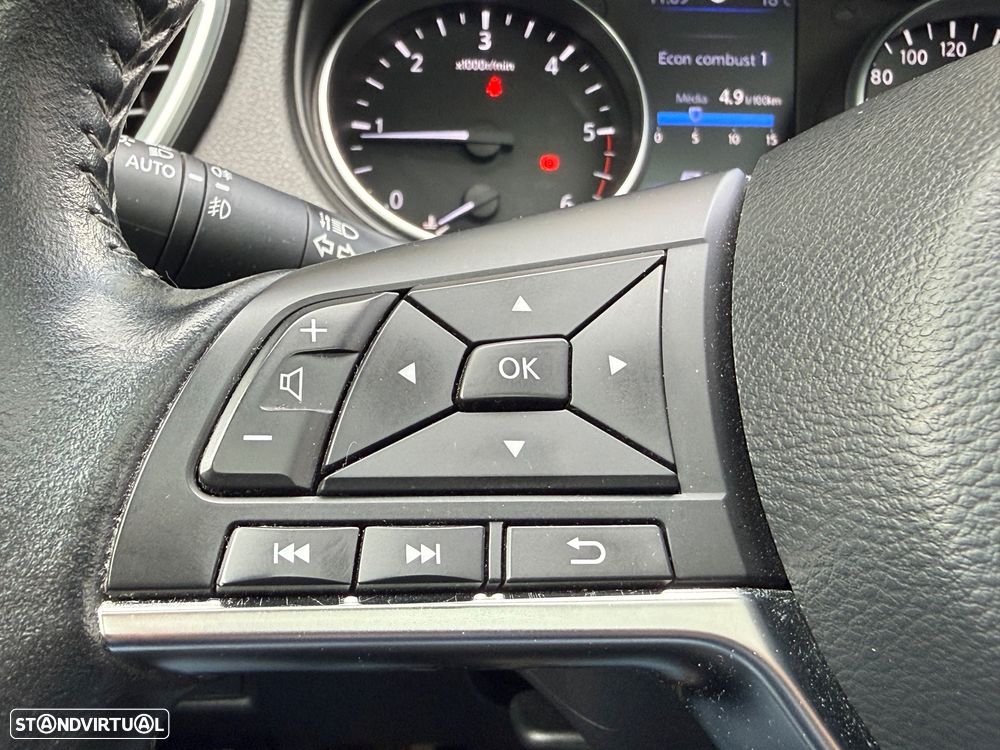 Nissan Qashqai 1.5 dCi N-Connecta J18+Led - 9