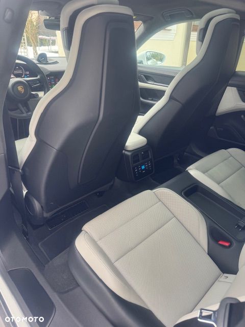 Porsche Taycan - 18