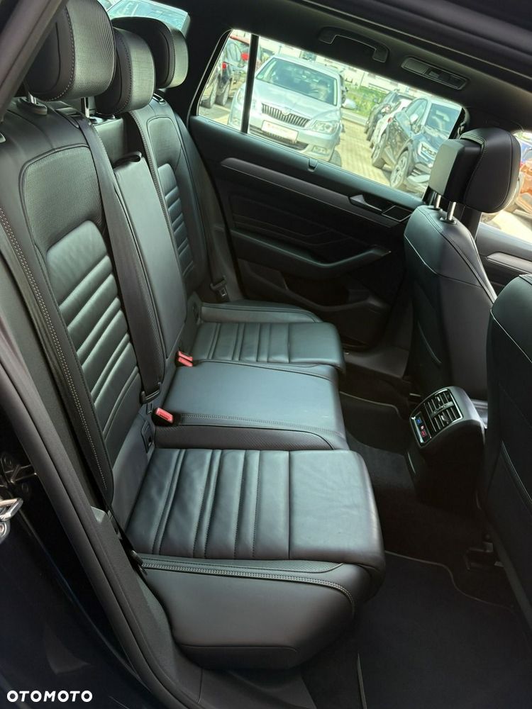 Volkswagen Passat - 16