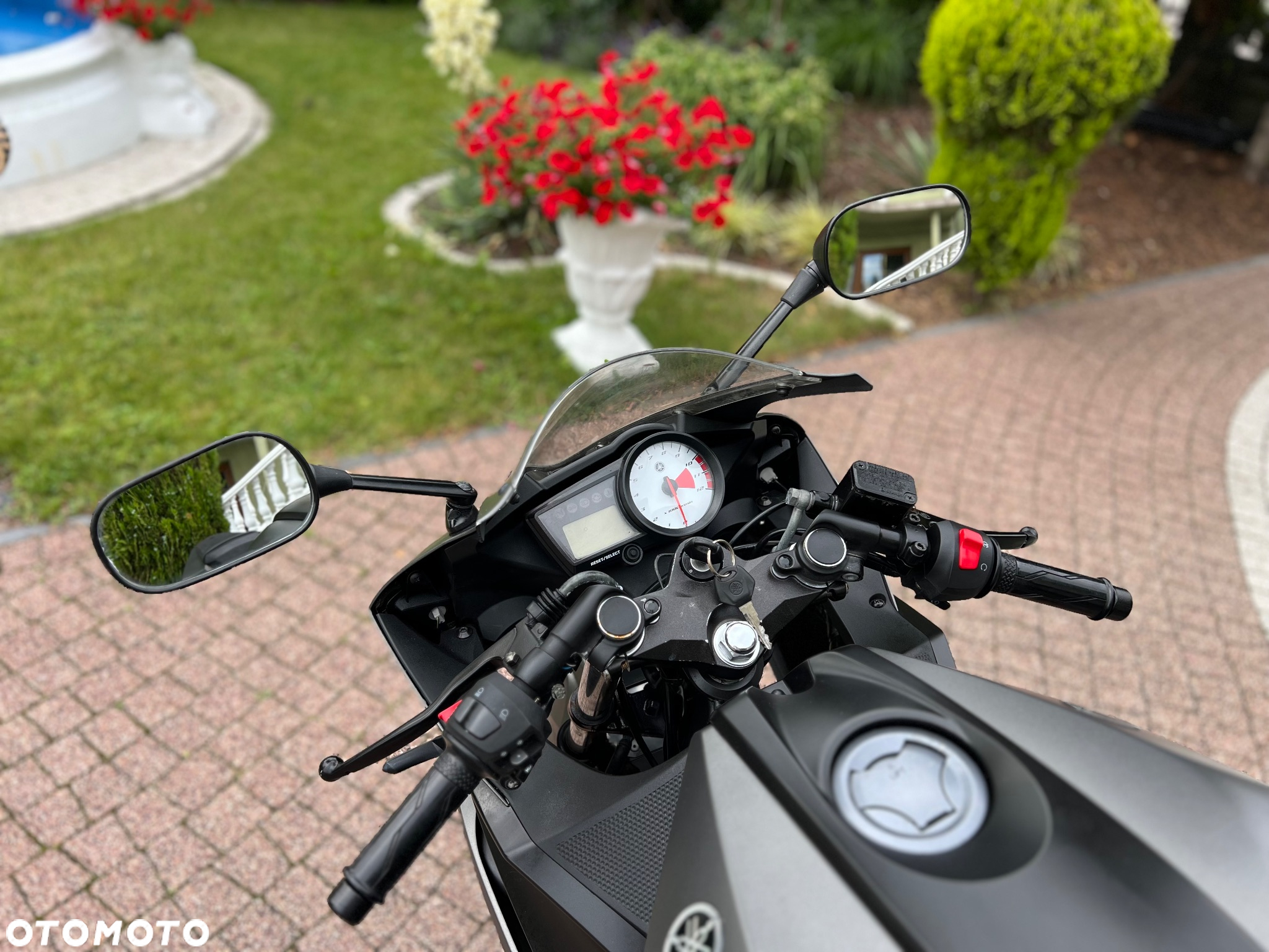 Yamaha YZF - 32