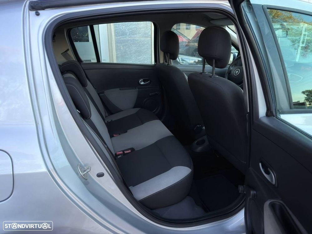 Renault Clio 1.2 16V Dynamique S - 18