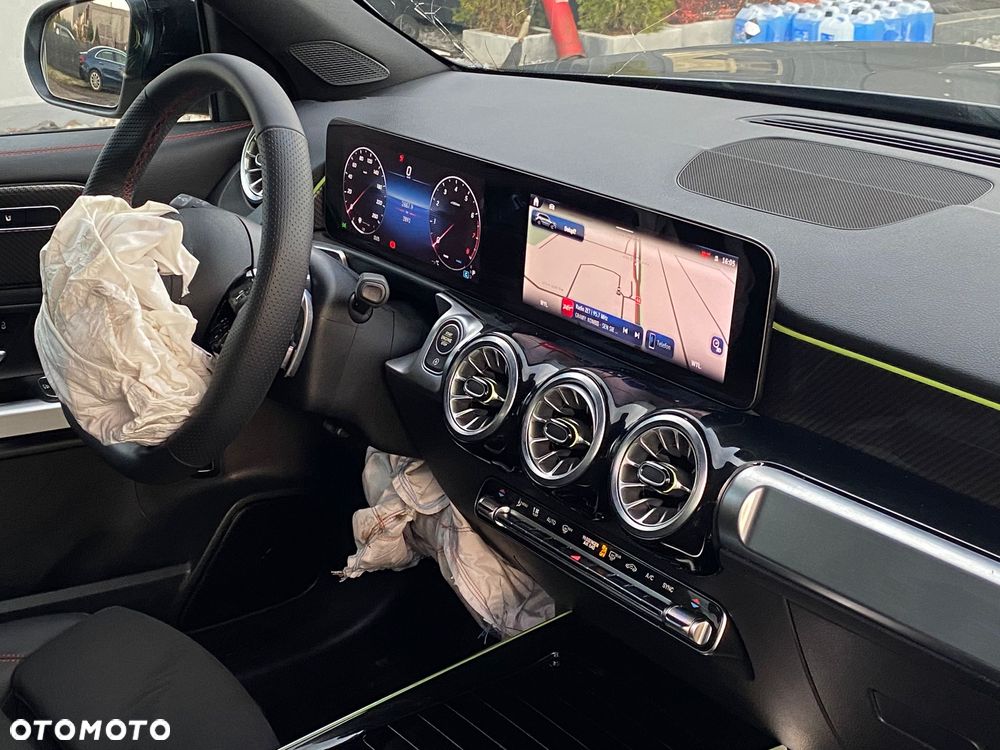 Mercedes-Benz GLB 200 AMG Line 7G-DCT - 17