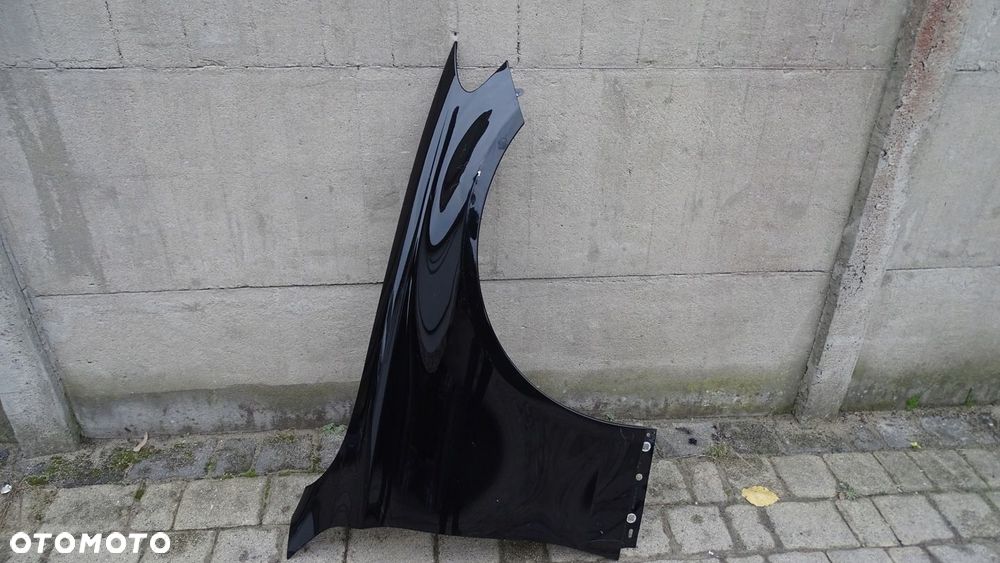 MERCEDES C-KLASA W205 - błotnik przedni prawy - 1