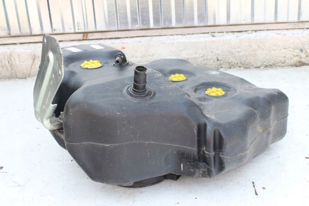 Zbiornik Adblue Mercedes C-Klasa W205 A2054706901 - 6