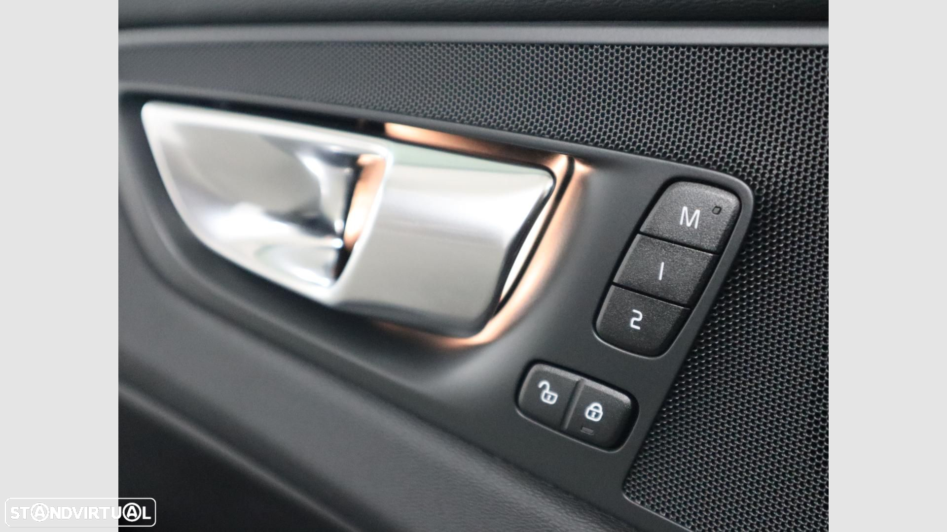 Volvo XC 60 2.0 T8 PHEV Plus Bright AWD - 16
