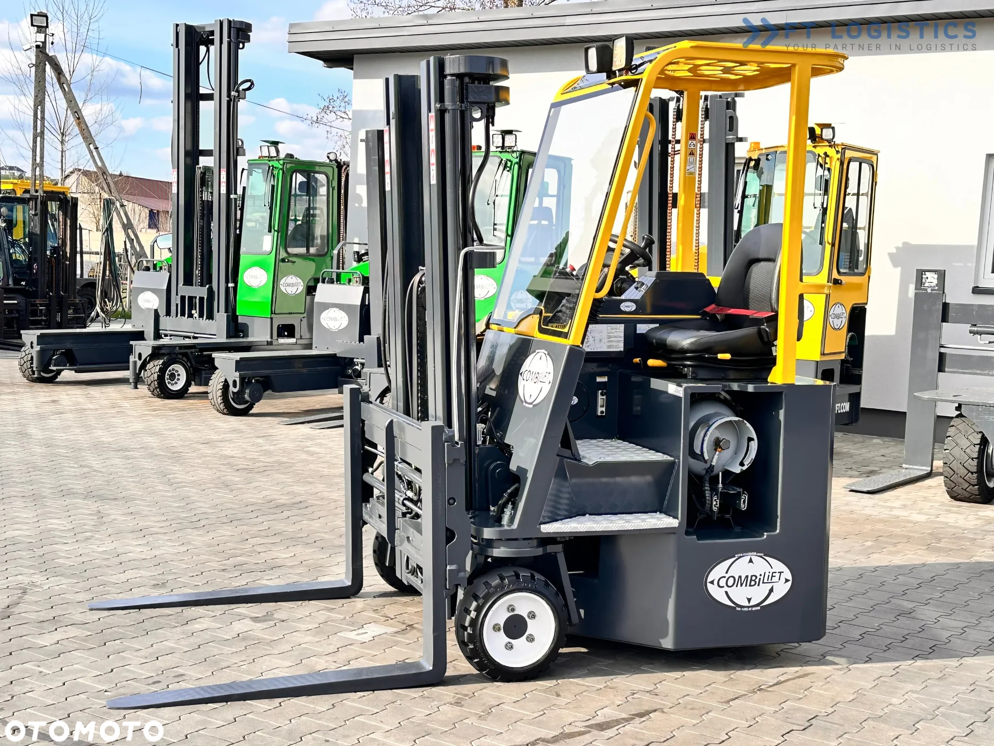 Combilift C3000CB / GAZ / TRIPLEX / 4900MM / WOLNY SKOK / POZYCJONER / PRZESUW WIDEŁ / JAK NOWY - 3