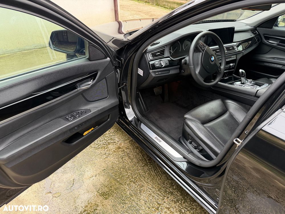BMW Seria 7 740i Aut. - 17