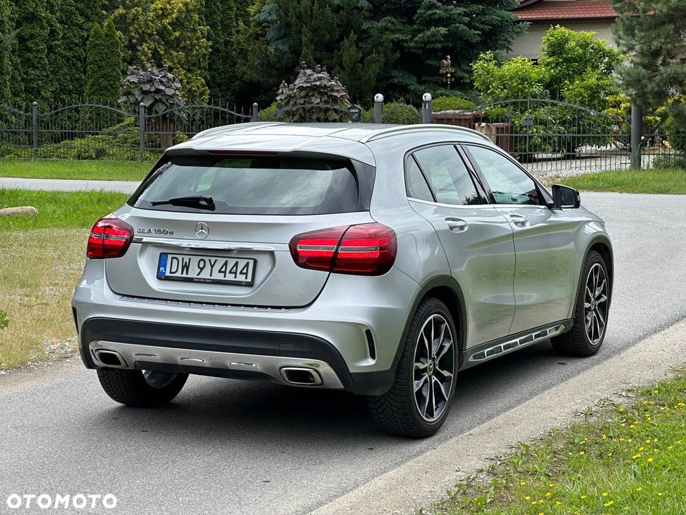 Mercedes-Benz GLA 180 d 7G-DCT AMG Line - 4