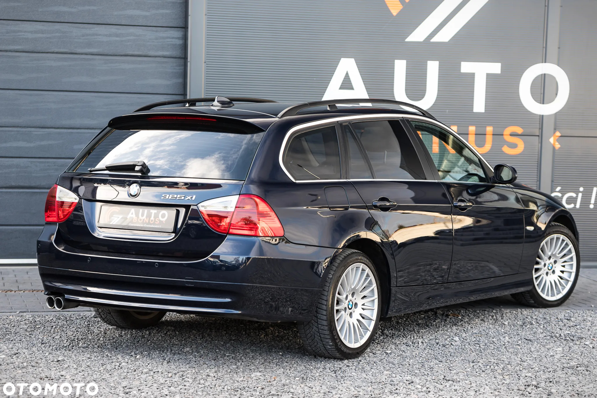BMW Seria 3 325i xDrive Touring - 11