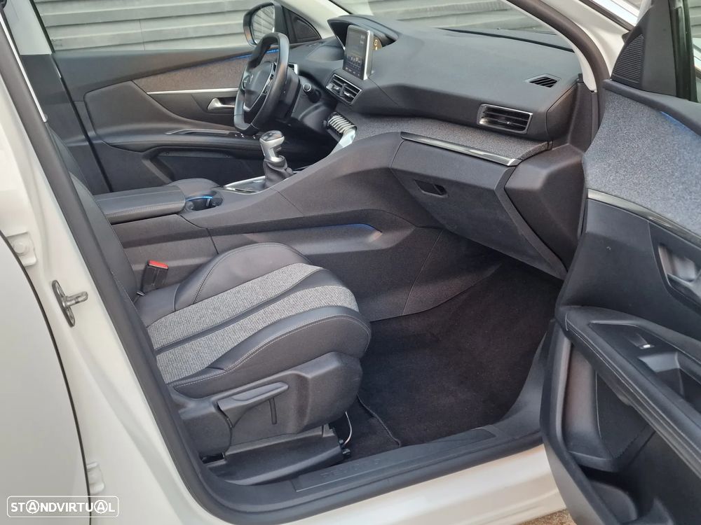 Peugeot 3008 PureTech 130 Stop & Start GPF Allure - 15