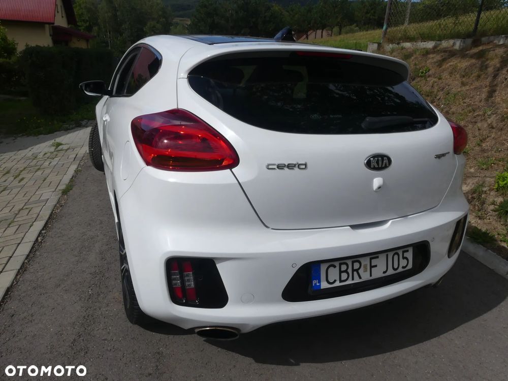 Kia Ceed - 9