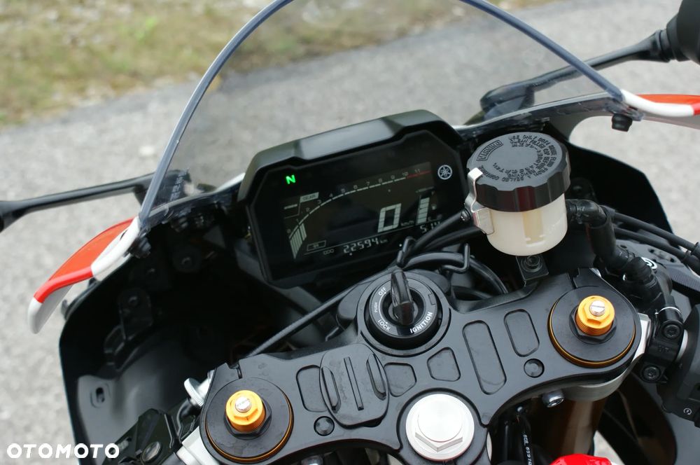 Yamaha R7 - 12