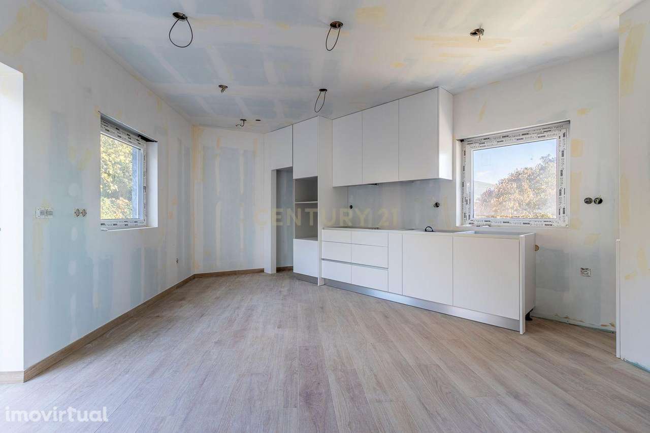 MORADIA T3 "NOVA" COM VISTA PARA A SERRA - Grande imagem: 4/27