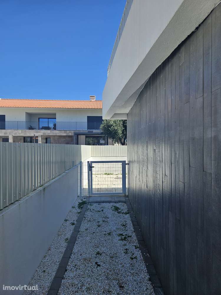 Moradia T3+1 em Palmela, em frente ao St Peter's School - Grande imagem: 5/27