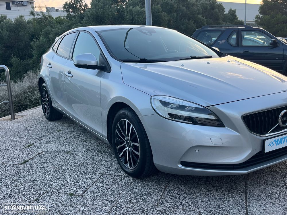 Volvo V40 2.0 D3 Momentum - 3
