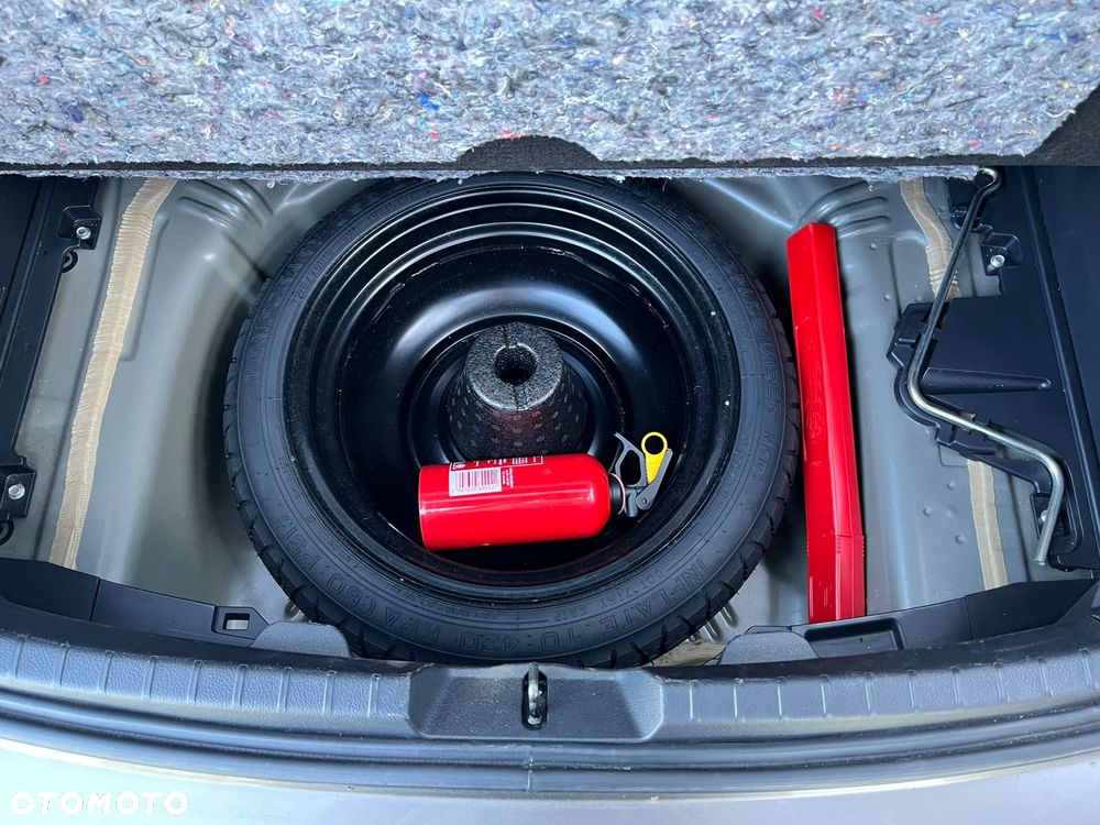 Toyota Yaris Hybrid 100 Selection Passion - 19
