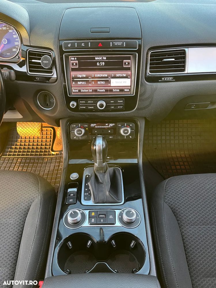 Volkswagen Touareg - 12