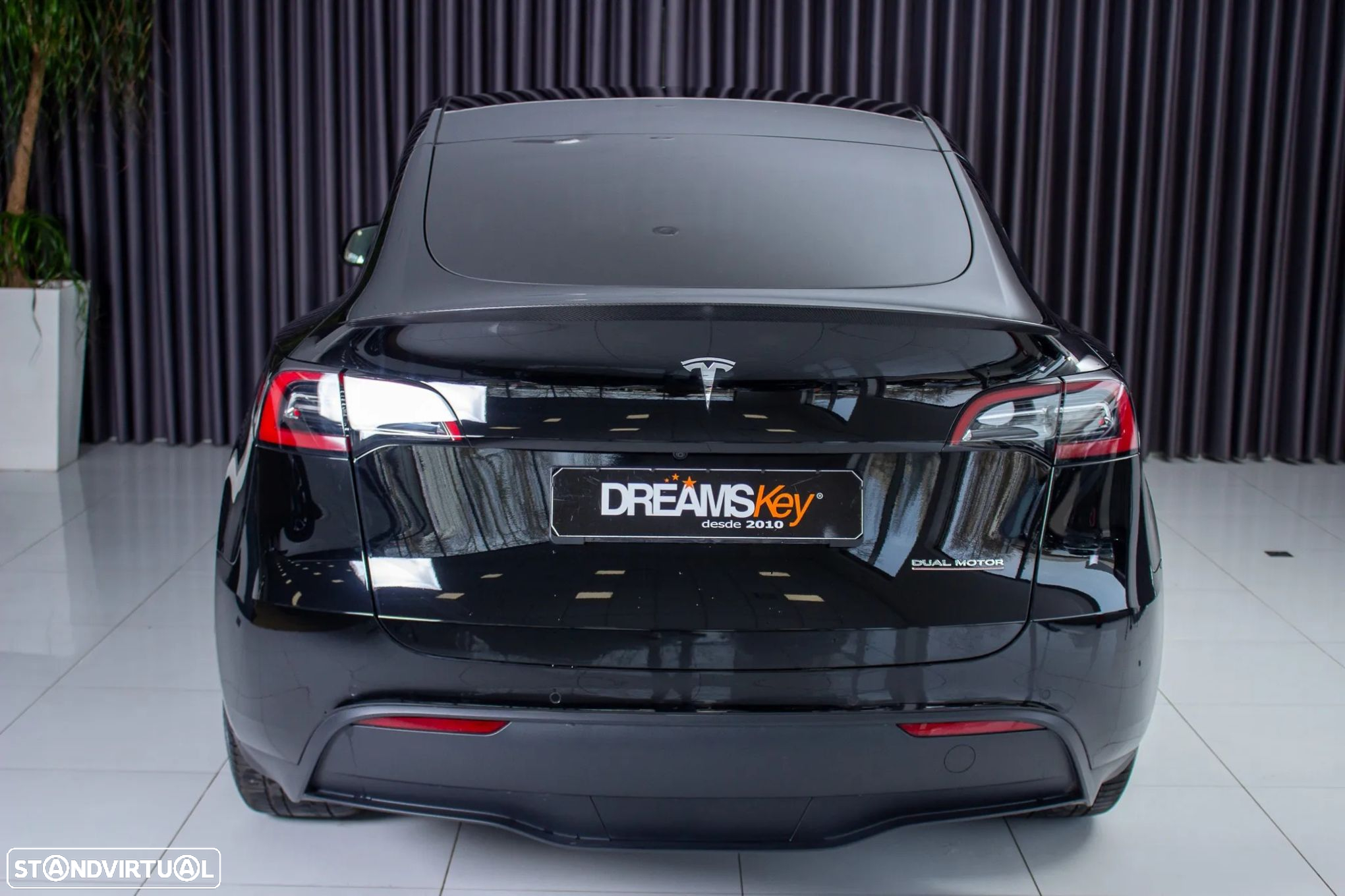 Tesla Model Y Performance Dual Motor AWD - 14