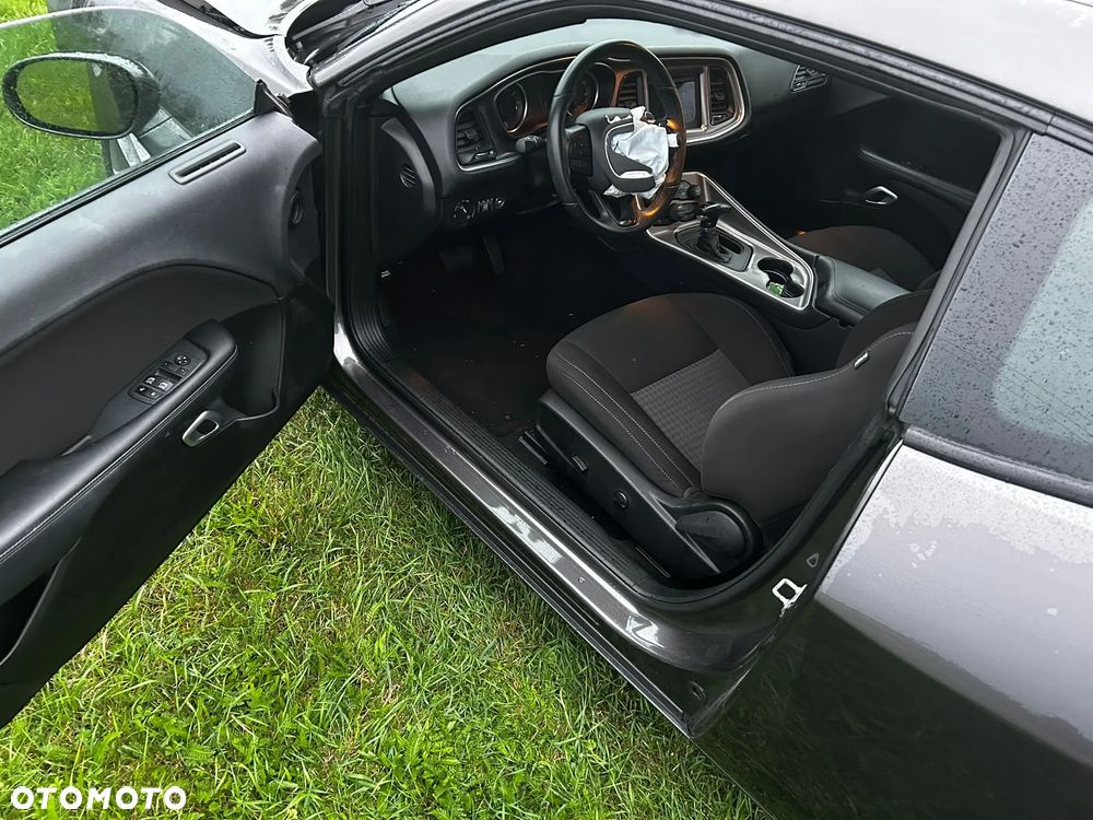 Dodge Challenger - 8