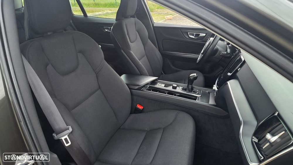 Volvo V60 2.0 D3 Momentum Core - 18