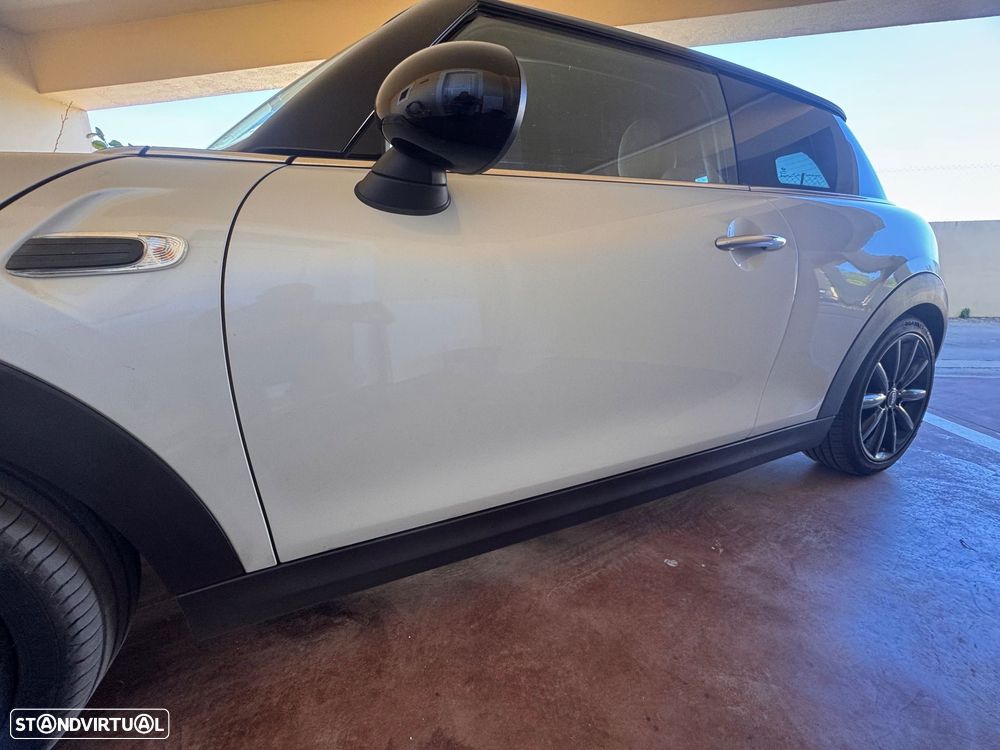 MINI 3 Portas Cooper D Auto - 31