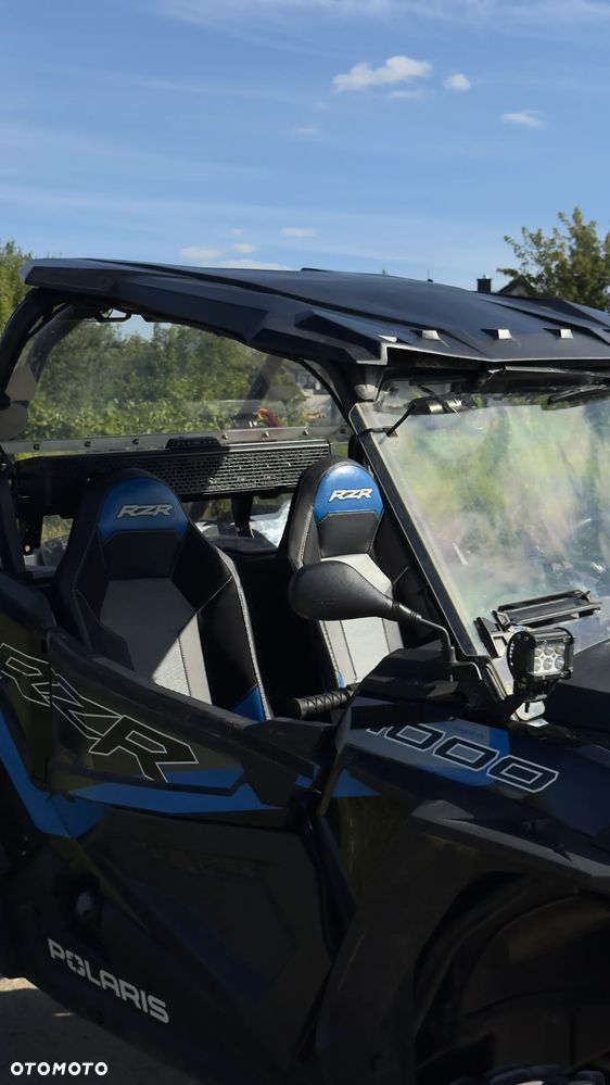 Polaris RZR - 12
