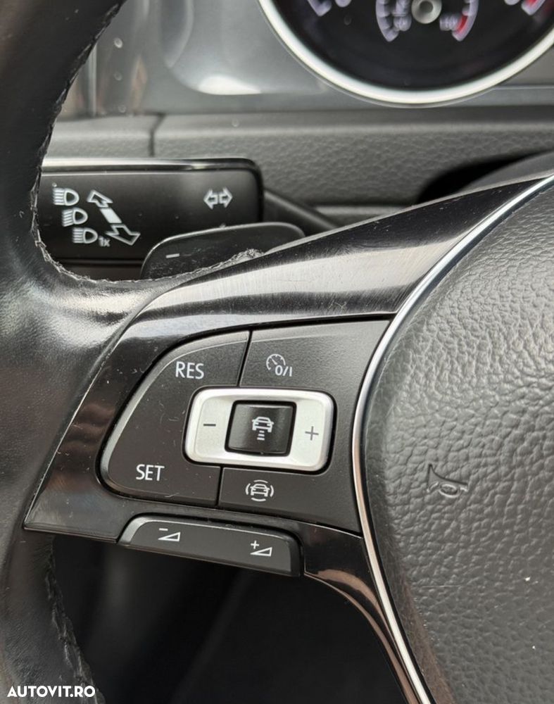 Volkswagen Golf - 32