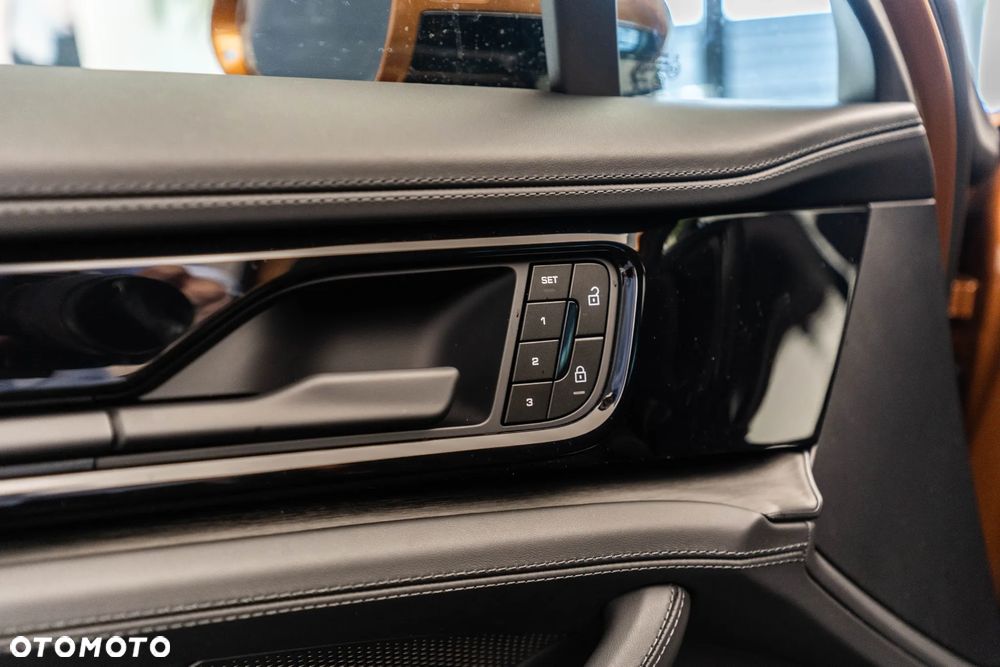 Porsche Panamera 4 - 25