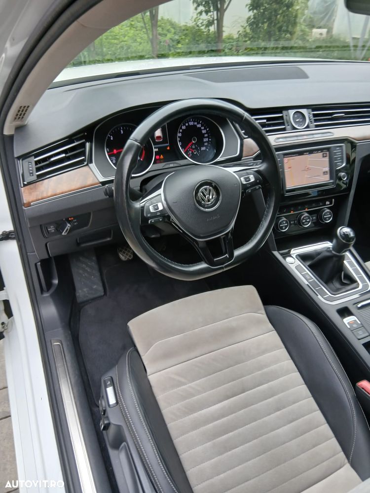 Volkswagen Passat 2.0 TDI Highline - 24