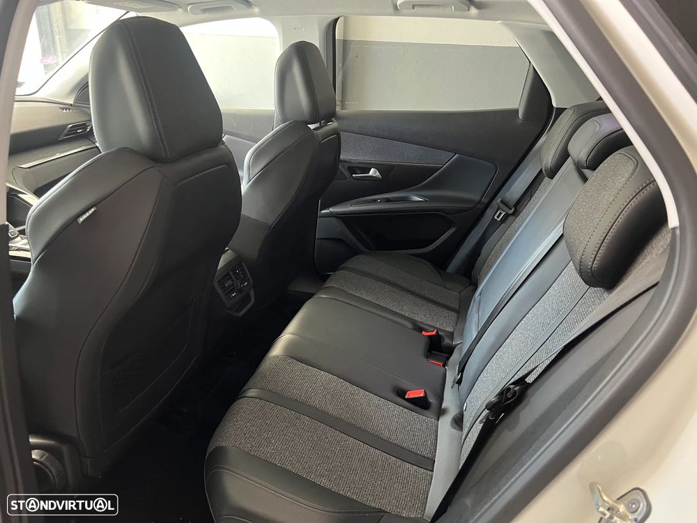 Peugeot 3008 1.2 PureTech Allure Pack EAT8 - 24