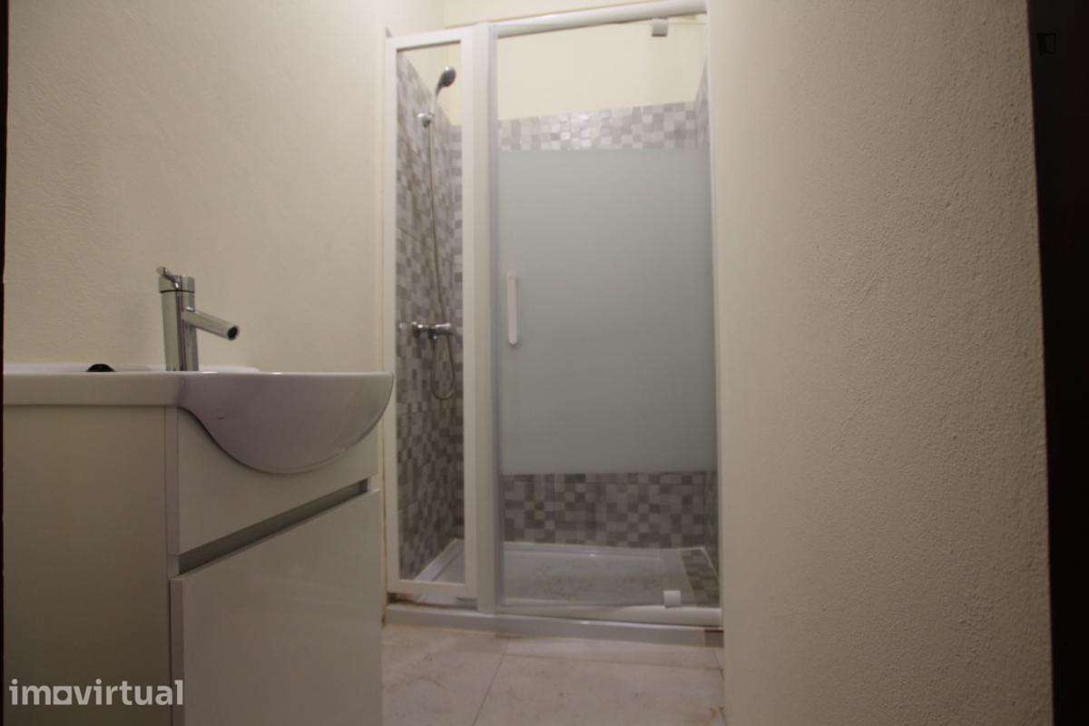 Quarto - localizado em Sé de Braga e São Lázaro Braga - Grande imagem: 5/9