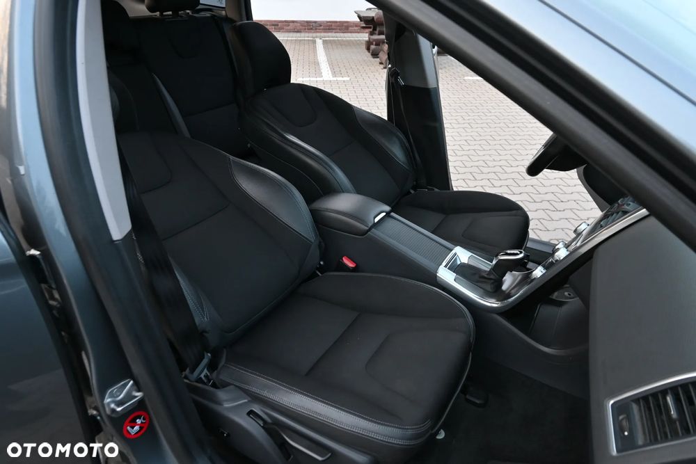 Volvo XC 60 D3 Geartronic Momentum - 36