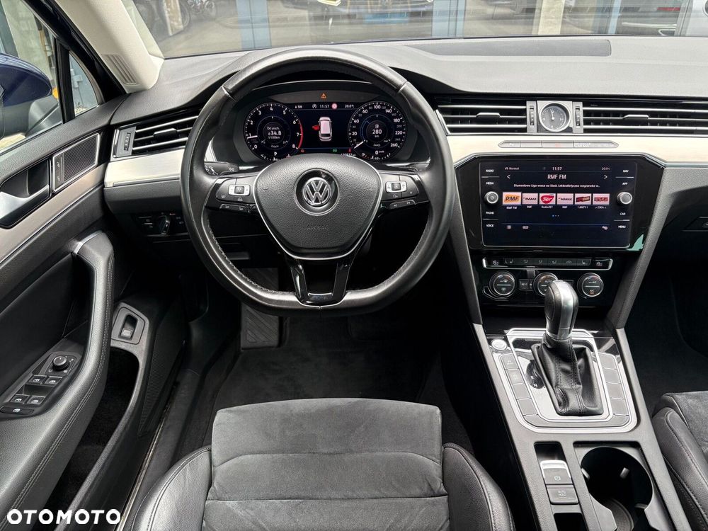 Volkswagen Passat - 11