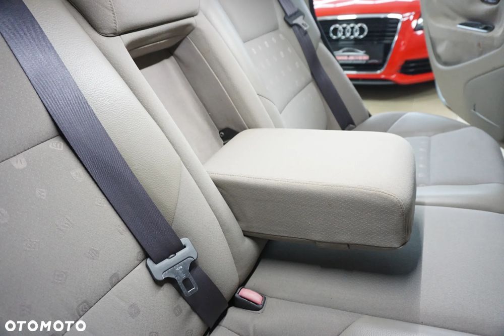 Volvo V70 D5 Comfort - 21