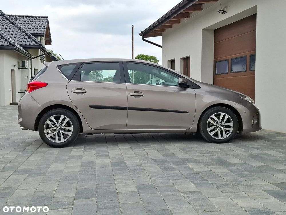 Toyota Auris 2.0 D-4D Executive - 24