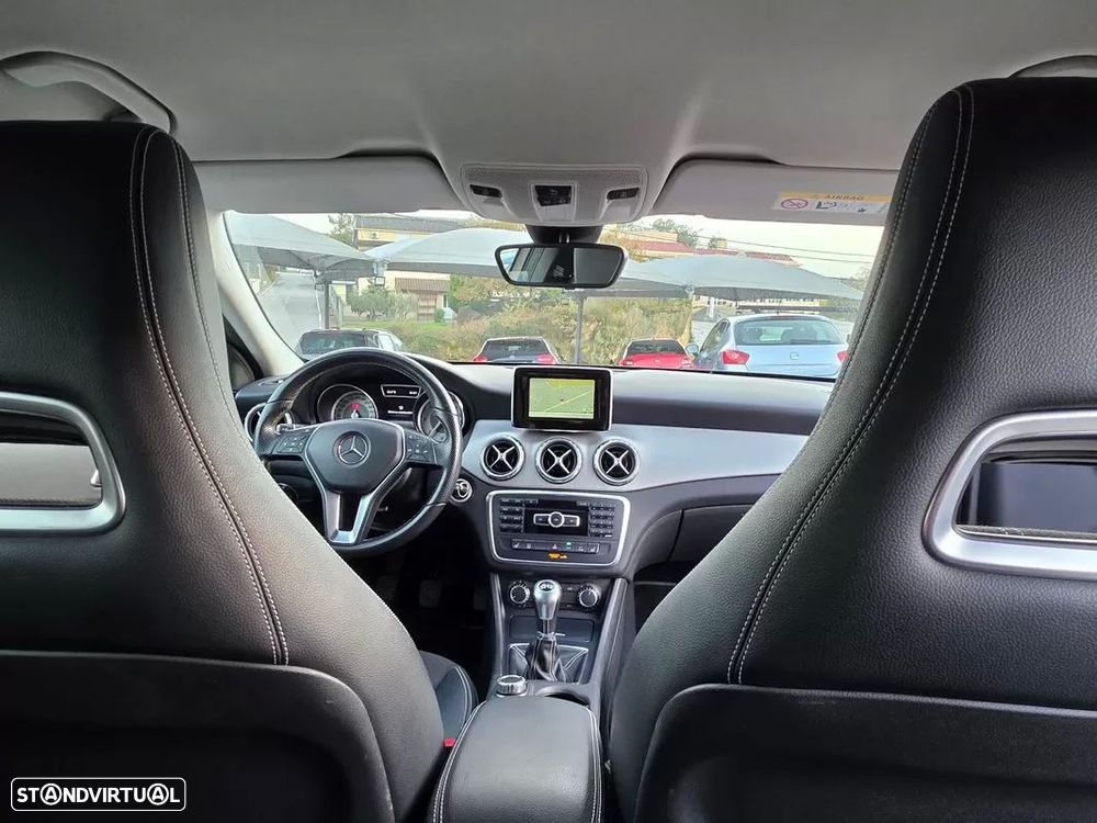 Mercedes-Benz GLA 200 - 23