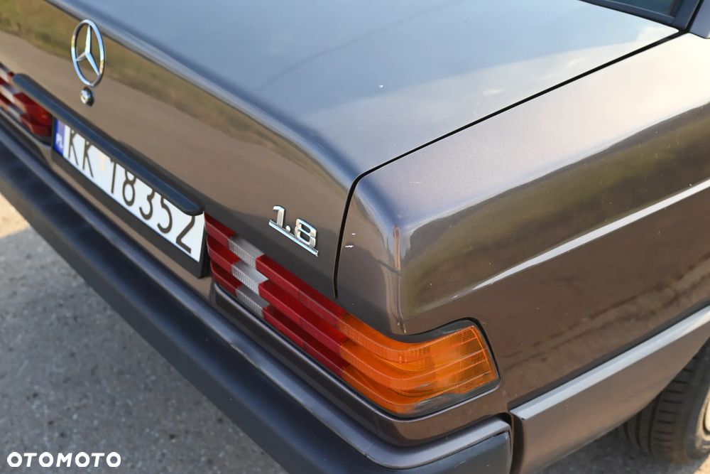 Mercedes-Benz W201 (190) - 10